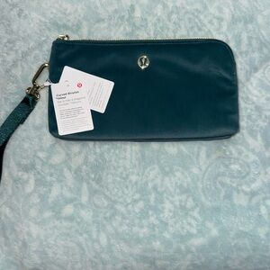 Lululemon curved wristlet velour NWT